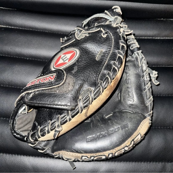 Easton Other - Easton Black Catcher's Mitt black magic leather baseball